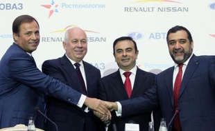L'alliance Renault-Nissan a concrétisé mercredi à Moscou sa prise de contrôle du russe Avtovaz, le fabricant de la célèbre Lada, avec l'ambition d'atteindre pour les trois marques 40% du marché automobile russe d'ici à 2016.