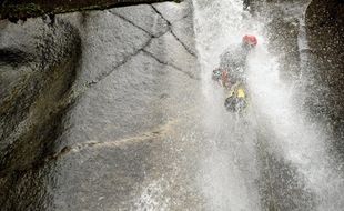 Illustration d'une descente en Canyoning