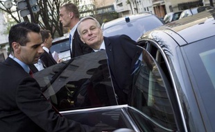 Jean-Marc Ayrault a appelé mercredi sur France Inter l'opposition "républicaine" de droite à prendre sa "part de responsabilité" pour préserver la "cohésion nationale" et a lancé un appel au calme sur le front du mariage gay.