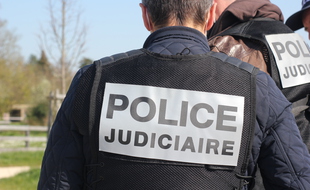 Illustration d'agents de la police judiciaire.