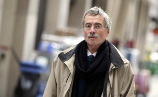 Les juges Renaud Van Ruymbeke et Roger Le Loire ont récemment reçu des résultats partiels d'investigations lancées aux Etats-Unis sur les liens entre le consultant politique américain Paul Manafort et les intermédiaires Abdul Rahman El Assir et Ziad Takieddine, mis en examen dans l'enquête, selon cette source.