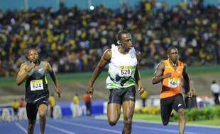 Le Jamaïcain Usain Bolt a lancé sa saison olympique en beauté en avalant son premier 100 m individuel de la saison en seulement 9 sec 82/100, samedi à Kingston lors du Jamaica Invitational.