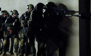 Tout est une question de calendrier dans le show business, mais John Stockwell, le réalisateur du premier film sur l'opération commando qui a tué Oussama Ben Laden estime qu'il est peu probable que la première, diffusée à la télévision dimanche, change la donne de l'élection présidentielle américaine.