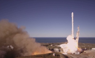 Décollage réussi pour la fusée Flacon 9 de SpaceX, samedi 14 janvier 2017 en Californie.
