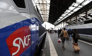 Neuf trains de voyageurs sur dix (90%) ayant circulé au premier semestre 2011 sont arrivés à l'heure, c'est-à-dire en-deçà de cinq minutes de retard sur l'horaire prévu, selon le premier Observatoire de la régularité des trains de Réseau ferré de France (RFF), publié jeudi.