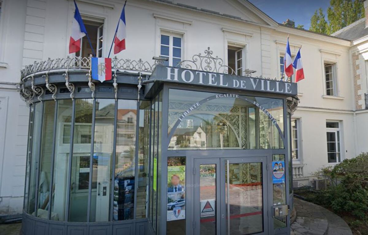 RoissyenBrie un déséquilibré encagoulé s’introduit dans le bureau du maire et le menace