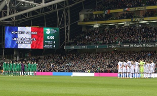 Une minute de silence a été observée avant la rencontre entre l'Irlande et la Bosnie le 16 novembre 2017.