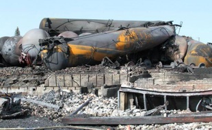 L'administration canadienne a suspendu mardi la licence du transporteur ferroviaire Montréal, Maine & Atlantic Canada (MMAC) après la catastrophe ferroviaire de Lac-Mégantic qui a fait 47 morts en juillet, a annoncé l'Office des transports.