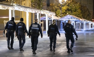 Des policiers à Nice le 24 octobre 2020.