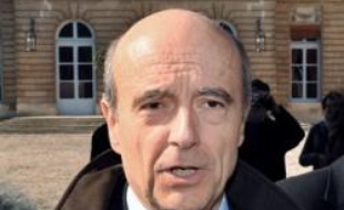 Le maire UMP de Bordeaux et ex-Premier ministre Alain Juppé, destinataire lundi d'une lettre de menaces de mort accompagnée d'une balle de 9 mm, s'est déclaré mardi "tout à fait serein".