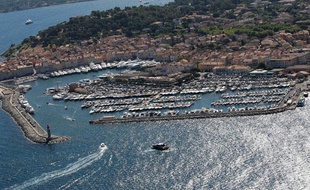 Une vue aérienne de Saint-Tropez.