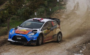 Le Norvégien Mads Ostberg (Ford Fiesta RS) a réalisé un sans faute prenant la tête du Rallye de Catalogne vendredi dès l'ES3 en déjouant les nombreux pièges qui attendaient les concurrents au cours de cette première journée