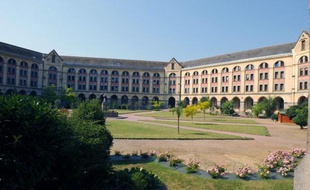 "Comment rester belle en prison", des recettes de cuisine mais aussi des infos pratiques, tel est le menu du premier numéro de "Citad'elles, le féminin sans barreaux", une revue trimestrielle gratuite confectionnée par des détenues du centre pénitentiaire de Rennes.