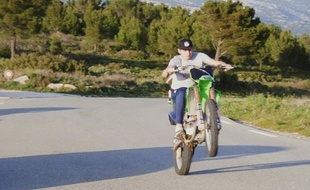 Florian Thauvin en « Y » sur sa moto à la période de l'adolescence.