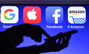 Les logos Apple, Facebook, Google et Amazon