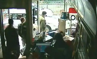 Capture d'écran des images de vidéosurveillance du cybercafé où a été arrêté Luka Rocco Magnotta, le 4 juin 2012.