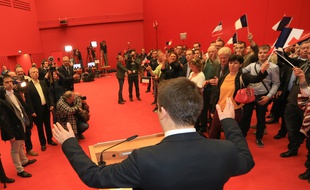 Strasbourg, le 6 décembre 2015. - Florian Philippot, le candidat Front national dans le grand Est, s'adresse à ses militants au soir du premier tour des élections régionales.