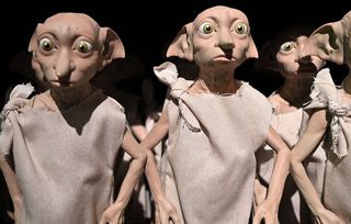 Harry Potter La tombe de Dobby envahie de chaussettes une