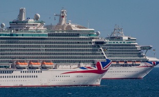 Des navires de la compagnie britannique P&O Cruises, le 17 mai 2020.