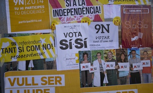 Des affiches pro-indépendance pour la Catalogne, à Barcelone, le 6 novembre 2014.
