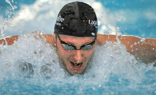 Amaury Leveaux a sauvé l'honneur de l'équipe de France aux Championnats d'Europe en petit bassin, en s'emparant de la médaille d'argent sur 50 m papillon lors de la quatrième et dernière journée, dimanche à Szczecin (Pologne).