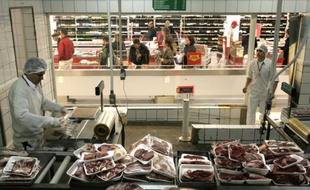 De la viande de porc et de boeuf emballée dans un supermarché de Sao Paulo, le 30 mai 2007 au Brésil