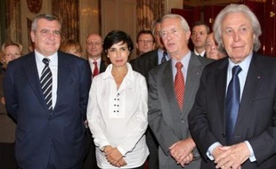 Parmi les 15 membres, figurent les avocats Thierry Herzog et Paul Lombard, le procureur général près la cour d'appel de Paris Laurent Le Mesle, d'autres magistrats, des universitaires et un journaliste, Mathieu Aron, chef du service police-justice à France-info.