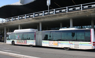 La Liane 1, qui relie la gare Saint-Jean à Bordeaux, à l'aéroport de Mérignac