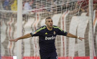 Le Real Madrid s'est imposé sans brio (2-0), grâce à Benzema et Ronaldo, face au Rayo Vallecano, lundi à l'extérieur, pour la 5e journée du championnat d'Espagne, revenant ainsi à 8 points du FC Barcelone, leader du classement après son sans-faute de 5 victoires en autant de matches.