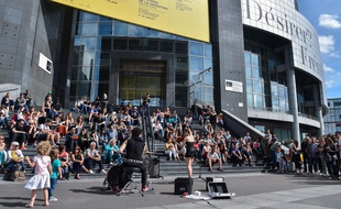 Fête de la Musique, Paris, Edition 34, 2015. Place de la Bastille. Illustration.
