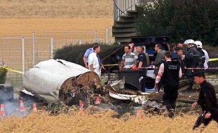 La compagnie Continental Airlines, deux de ses employés, deux ex-responsables du programme Concorde et un ancien cadre de la DGAC ont été renvoyés mercredi devant le tribunal correctionnel de Pontoise pour homicides involontaires après l'accident du Concorde en juillet 2000, a-t-on appris jeudi de source judiciaire.