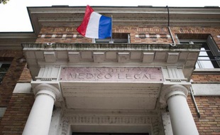 Entrée de l'Institut médico-légal (IML) de Paris le 16 octobre 2014