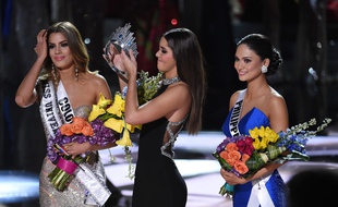 Le 20 décembre 2015, à Las Vegas, Miss Colombie n'a gardé la couronne de Miss Univers que quelques minutes. Miss Philippines est la gagnante. Ethan Miller/Getty Images/AFP