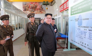 Cette photo datée datée du 23 août 2017 montre le leader nord-coréen Kim Jong-un. KCNA VIA KNS