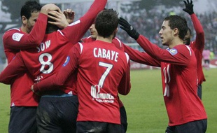 Les Lillois se congratulent après avoir battu Lorient, le 5 décembre 2010