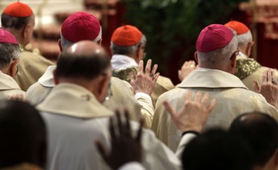 Des cardinaux et des évêques au Vatican. (Illustration)