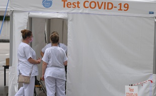 Des tests de coronavirus en France, illustration