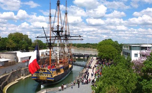 L'Hermione sera en octobre quai Richelieu à Bordeaux.