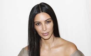 Kim Kardashian au défilé Balenciaga, à Paris, le 2 octobre 2016.