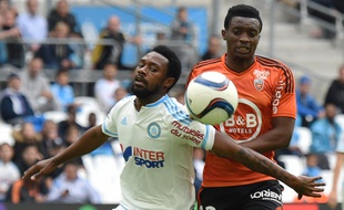 Nicolas Nkoulou à la lutte avec Benjamin Moukandjo ce dimanche au Vélodrome.