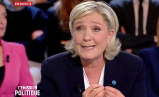 Marine Le Pen dans "L'Emission Politique" le 9 février 2017 sur France 2.
