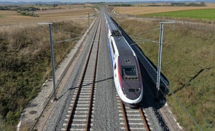 Un TGV le 28 septembre 2015 à Gougenheim