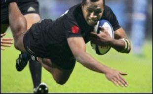 Auteurs de sept essais, rarement mis en danger, les All Blacks ont dégagé une impression de puissance inégalée pour écraser la France, comme en 2004, année où les Néo-Zélandais l'avaient emporté (45-6).