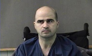 L'ex-psychiatre de l'armée américaine Nidal Hasan a été condamné à mort, mercredi, pour l'assassinat de treize personnes en 2009 sur la base militaire de Fort Hood, au Texas (sud des Etats-Unis).