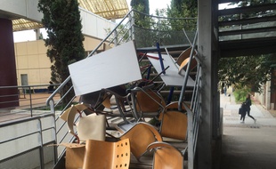 Des barricades, à la faculté de lettres de Montpellier.