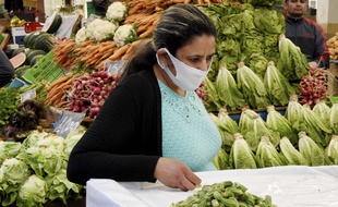 Une Tunisienne à Tunis le 23 avril 2020.