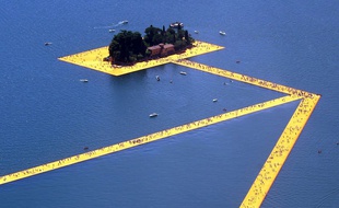 Le Lac d'Iseo en Italie et l'oeuvre de Christo
