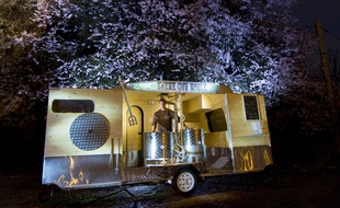 La micro brasserie ambulante de Nicolas Lalau.