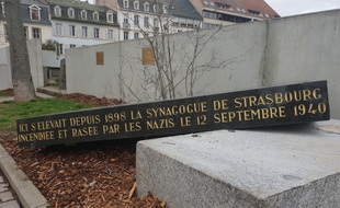 La stèle de l'ancienne synagogue de Strasbourgavait été renversée dans la nuit du 1er au 2 mars.