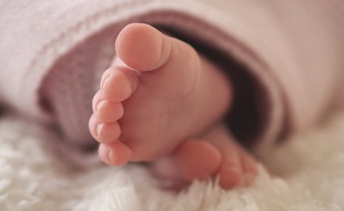Plusieurs bébés sont nés sans bras en 2016, près de l'étang de Berre, dans les Bouches-du-Rhône (illustration).